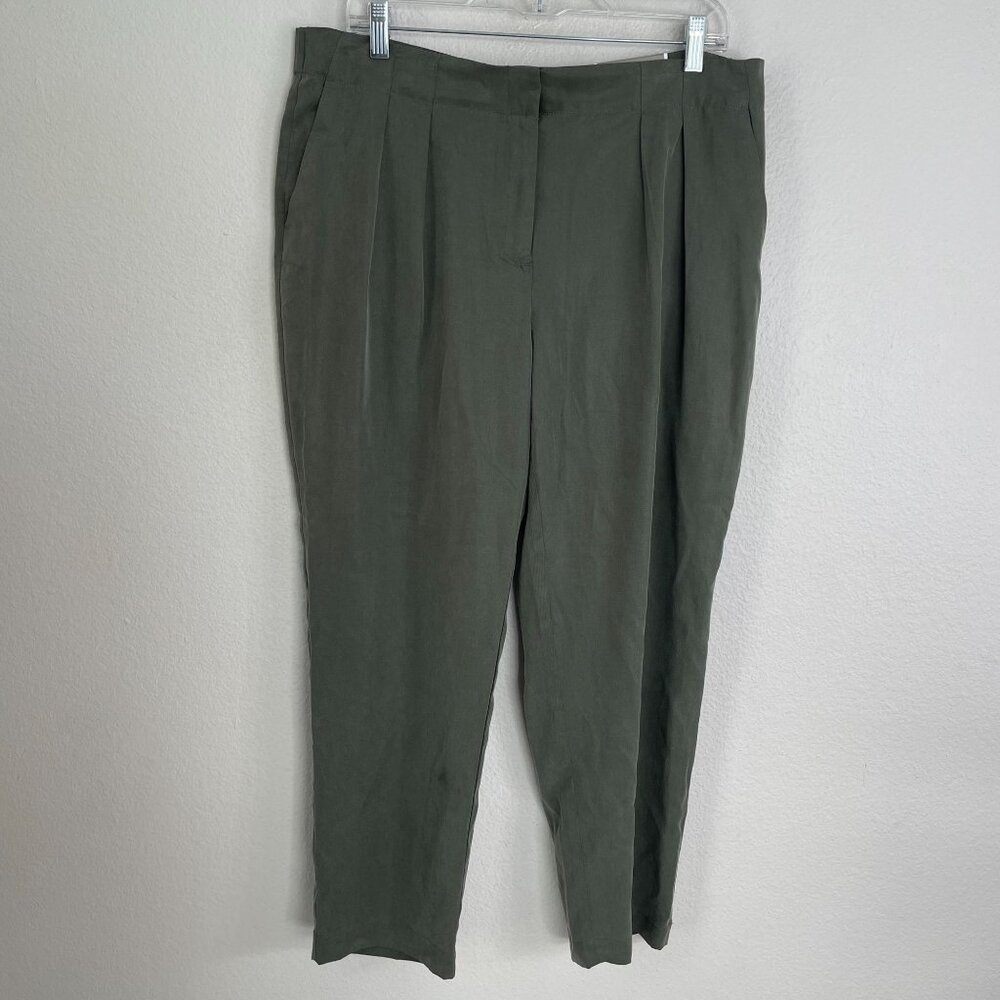 NEW Chicos Womens Medium Soft Tencel Skimmer Pants Fashion Evergreen Pleated‎